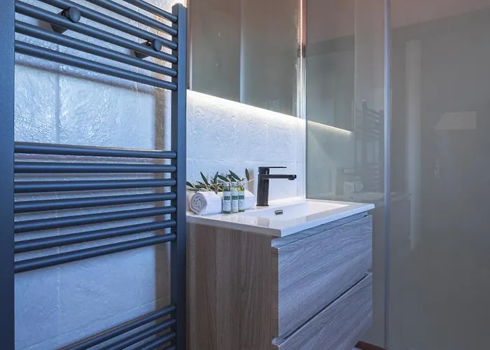 Skyline Retreat Apartment *